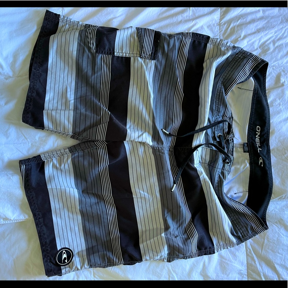 O’Neill size 34 board short. Length 21”.